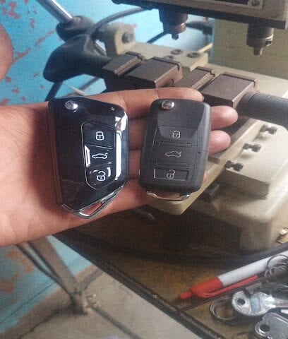 M K key maker