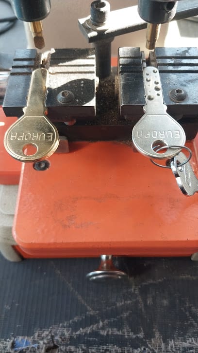ROYAL KEY MAKER